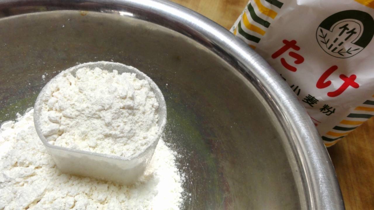 【激安小麦粉】ドンキの小麦粉でうどん打ったった – 其の３：塩水作り～水回し