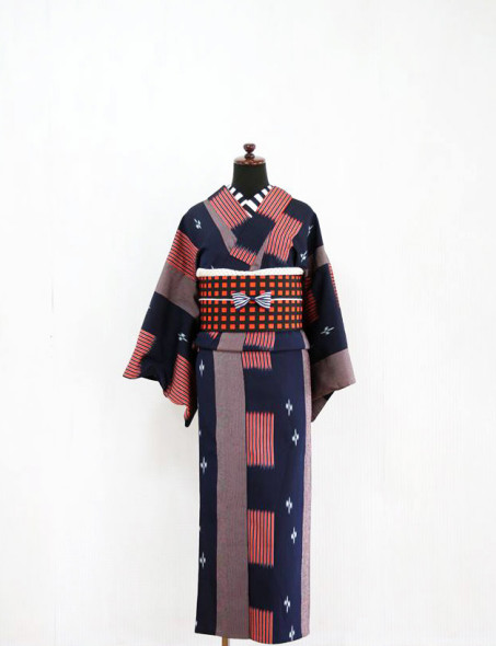 昭和な着物と可愛いパターンを合わせてモダンスタイル