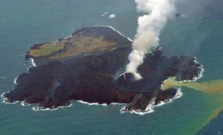 育ちすぎ！噴火でできたあの ”新島” が留まること知らず拡大中！