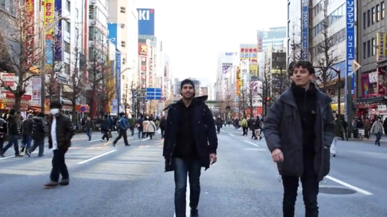 [動画]これはなんとも不思議映像。東京の街を時間を逆戻り歩く男