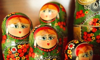 ロシアの民芸品マトリョーシカのルーツは日本の「入れ子人形」らしい