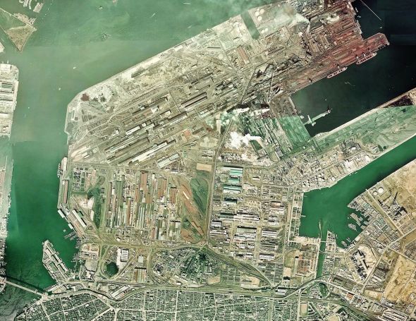 1280px-Yahata_Steel_Works_Aerial_photo_of_Tobata_area.1974