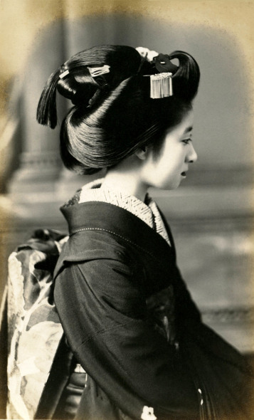 19年 大正時代の舞妓さん 日本髪と容姿の美しさたるや 日本の古写真 Japaaan