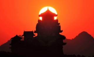 なんと4年ぶりの絶景！姫路城と日の出が重なる超美麗で神々しい光景がこれだ！