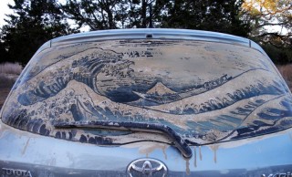 汚れた車のリアガラスに描かれた数々のアート作品のクオリティがハンパない！