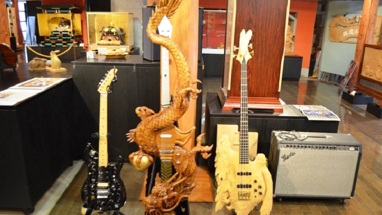 まさに文化財級！富山県の伝統彫刻によるギターがスゴ過ぎる！