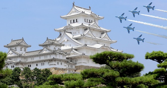 姫路城の上空でブルーインパルス祝賀飛行が行われます 姫路城の修復完了を記念して 歴史 文化 Japaaan