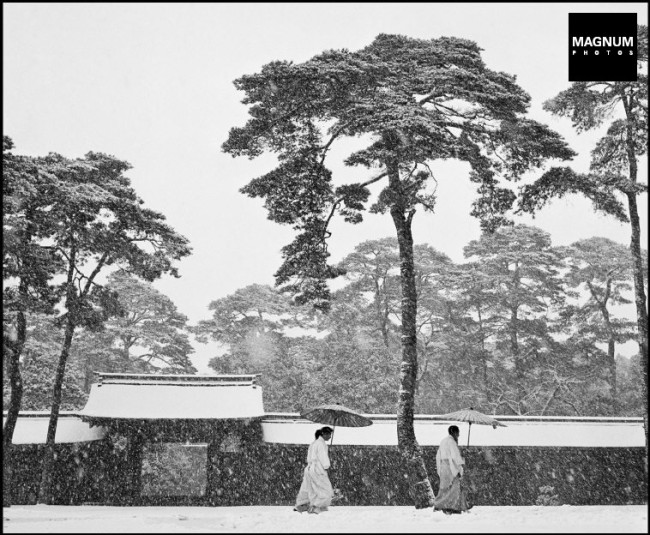 JAPAN. Tokyo. Courtyard of the Meiji shrine. 1951.