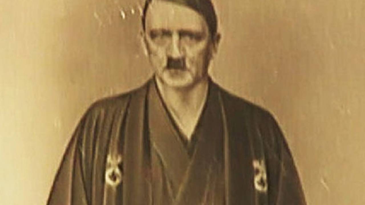 おぉ見たことない！着物を着たヒトラーの写真が発見される！紋はハーケンクロイツ
