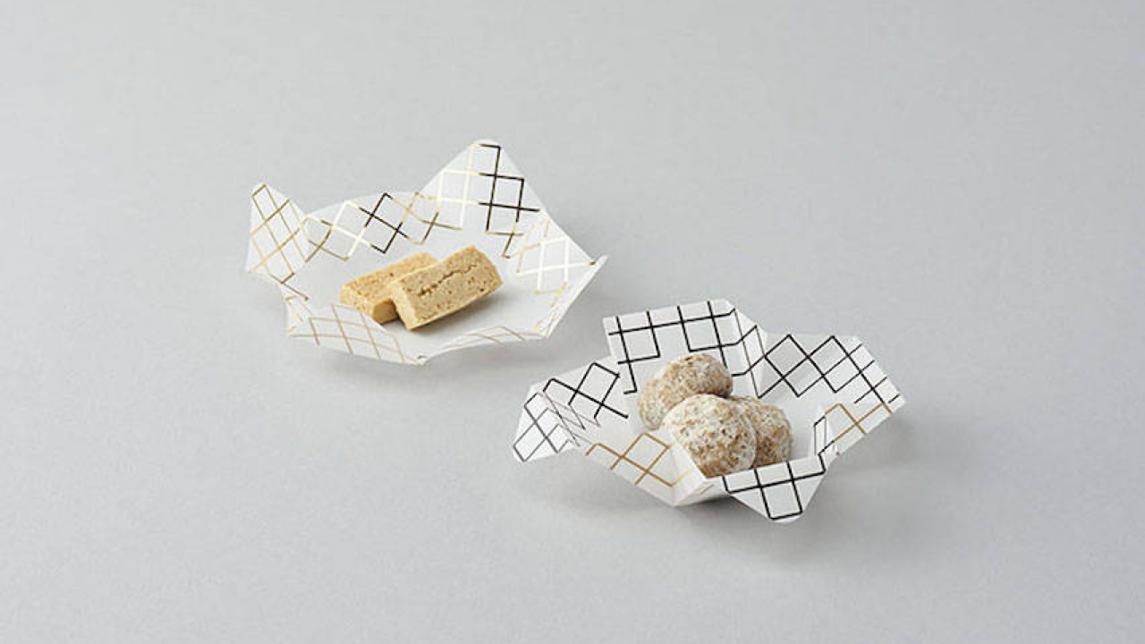 シンプルで美しい、折り紙みたいに自分で折って作れるトレイ「Frostray」