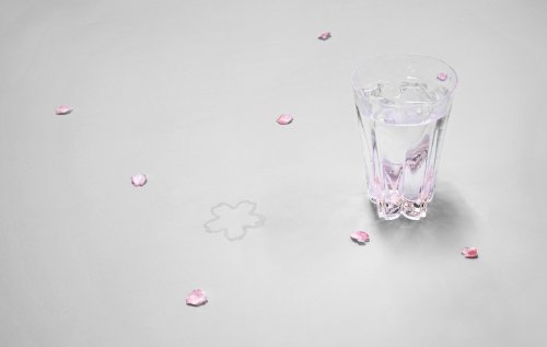 なんてステキな演出！デザインの力で食卓に美しい桜の花が咲く「SAKURASAKUグラス」