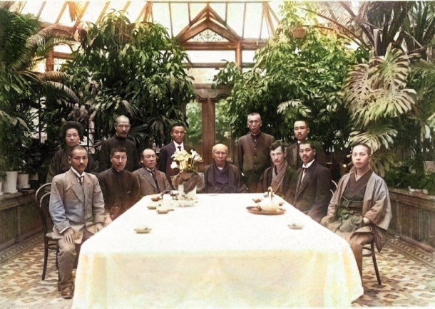 大隈重信と来訪者(大隈邸温室内)、1910年代