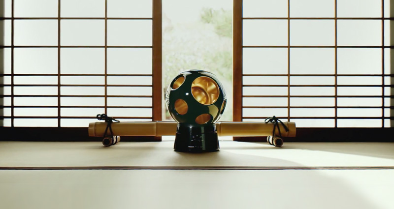 近未来デザインと漆が出会う！穴だらけの不思議な扇風機「創風機 Q」に