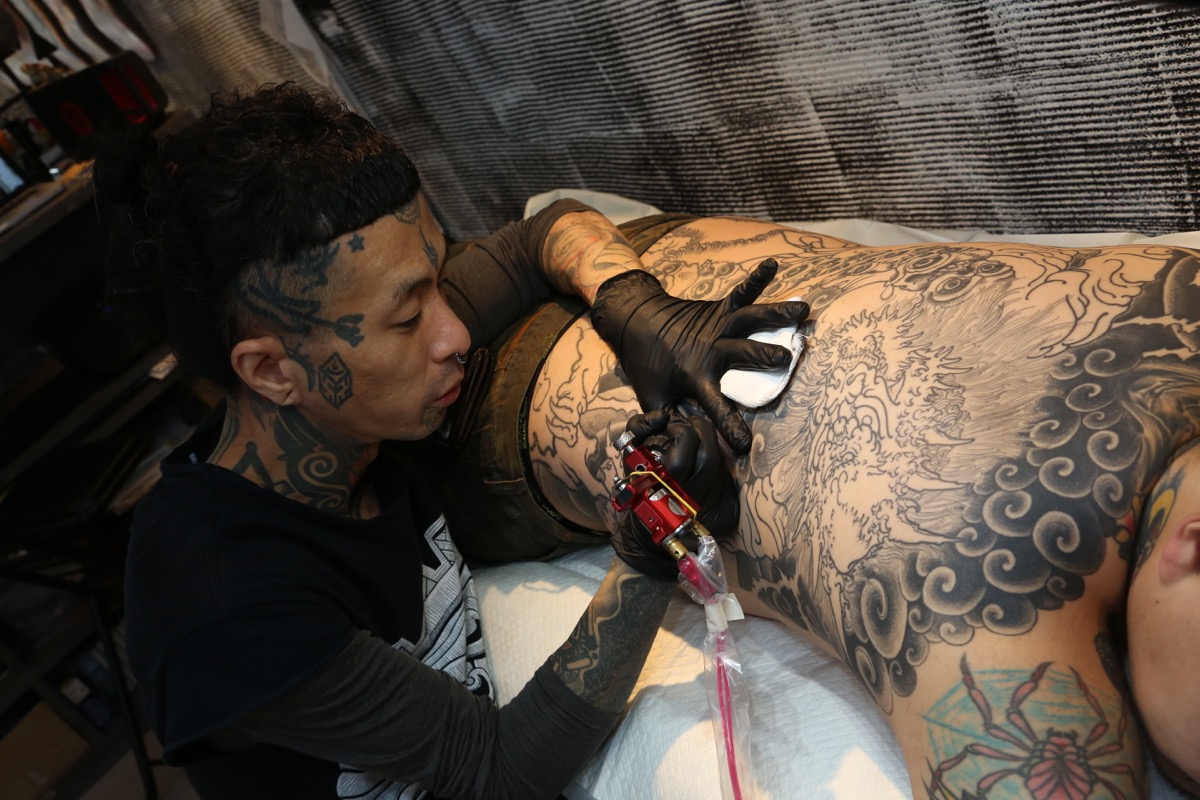 タトゥーアーティストと漫画家に聞く 浮世絵師 歌川国芳の浮世絵と刺青の深 い関係 Japaaan