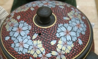 歴史ある伝統工芸のコラボ…日本の伝統工芸「常滑焼」と「九谷焼」のコラボはこの上ない品の良さ