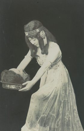 マツオヒロミ画 ダンス 大正時代に活躍した作家の田村俊子をイメージ