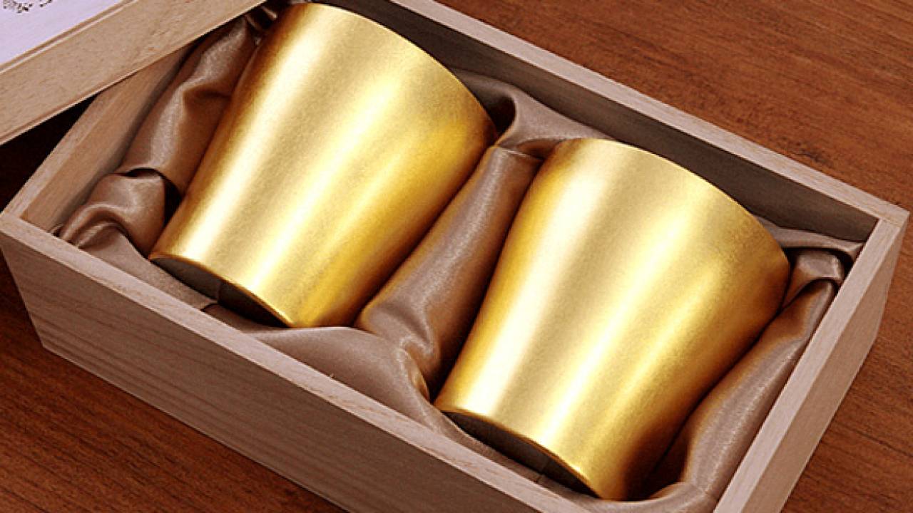 氷が溶けないまるで魔法！金沢の金箔と日本の先端技術が出会った「金箔チタン二重タンブラー」