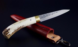 越前打刃物の職人によって鍛造された和式アウトドアナイフ「VS2」