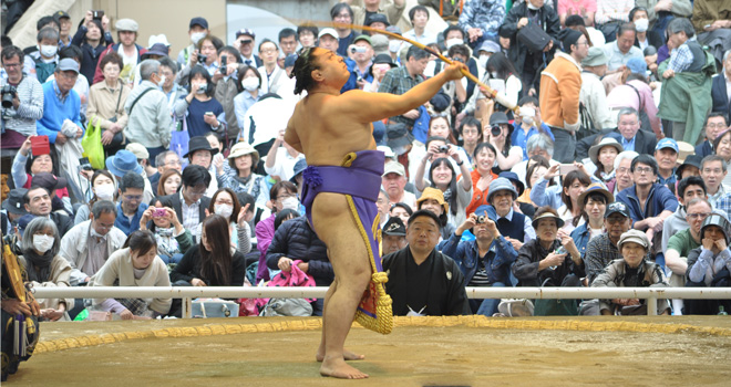 知らなかった 相撲の取組み後に行われる弓取式は どんな力士がどうやって選ばれるの 歴史 文化 Japaaan