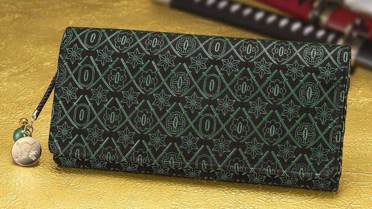 ワンピースの「ロロノア・ゾロ」の名刀をちりばめた印傳の長財布が登場！