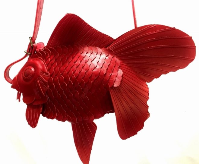 どんだけ可愛いの っ 高級感もあって大きな尾びれも可愛いレザーの金魚バッグが素敵 ファッション Japaaan 金魚