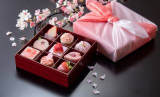 重箱を開けるとそこにはキュートなお花見スイーツ！「桜スイーツボックス」発売