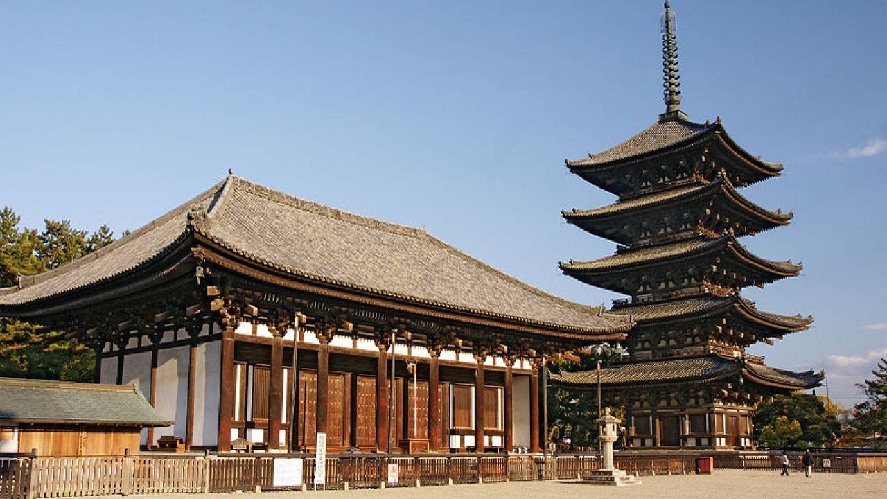 時代によって様々な役割を担ってきた日本の寺院のこれまでの変貌を紹介