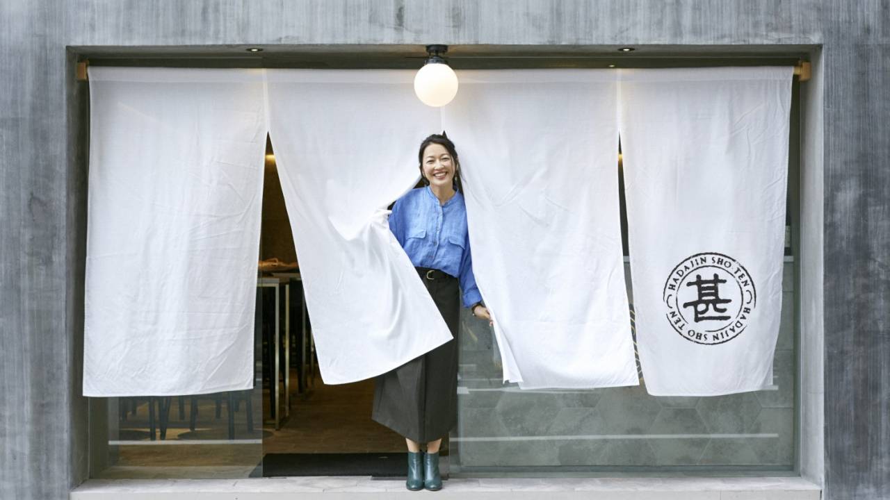 醤油や漬物おいしそっ！女優・羽田美智子が先祖代々伝わる屋号を看板にした「羽田甚商店」をオープン