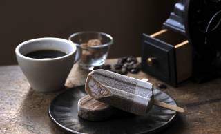 なんかオシャレ！井村屋あずきバーとほろ苦コーヒーを合わせ進化した「コーヒーあずきバー」発売！