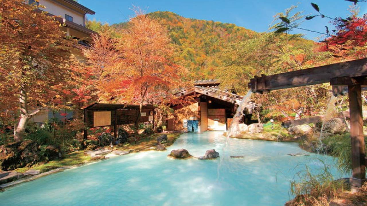 今年は紅葉と温泉のコラボで癒やしを！「この秋行きたい紅葉温泉ランキング」をじゃらんが発表