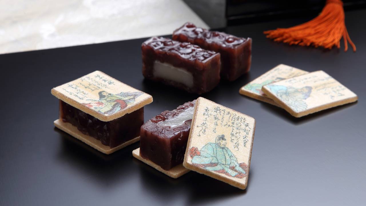 百人一首の絵札をあしらった和菓子「あも歌留多」がステキ！最中種の単品販売もあり
