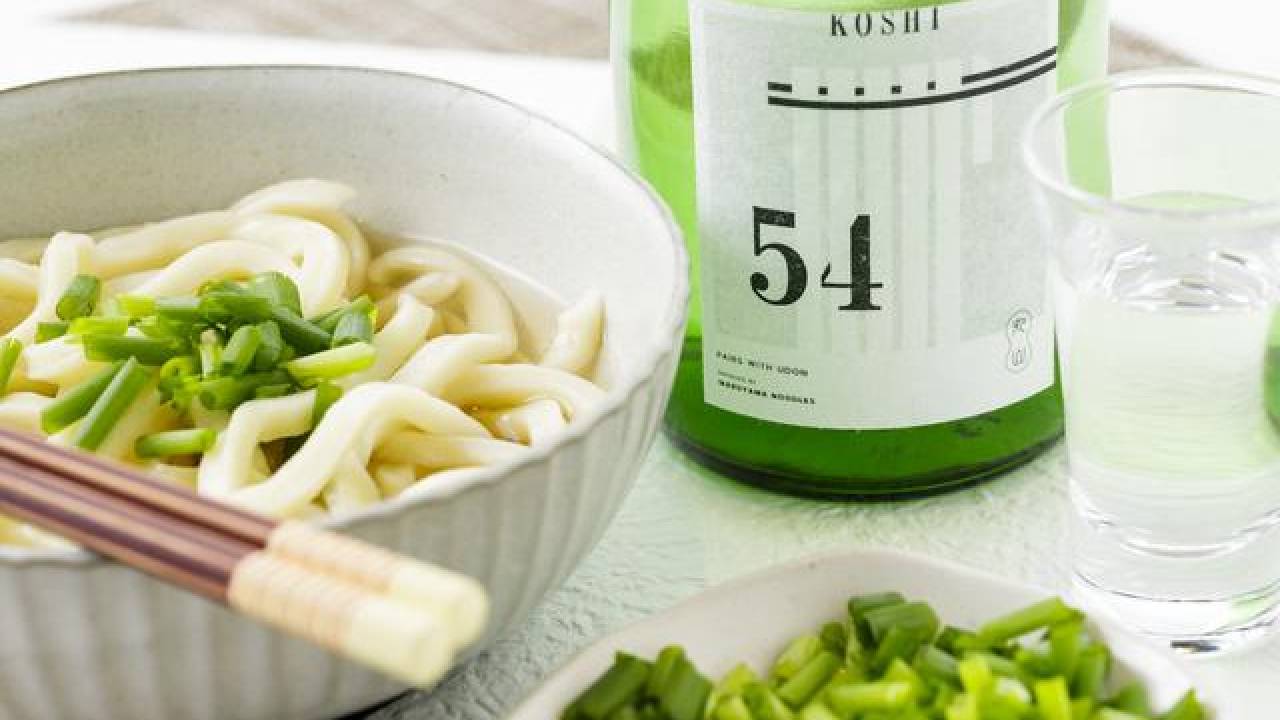 うどんと最強ペアリングなうどん専用日本酒が誕生！その名も「54（こし）」