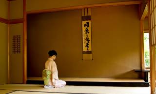 昔の日本ではきちんとした座り方ではなかった「正座」が丁寧な作法に取り入れられた理由