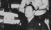 ヘアドネーションする力士も。引退した力士はなぜすぐには髷（まげ）を切らないの？