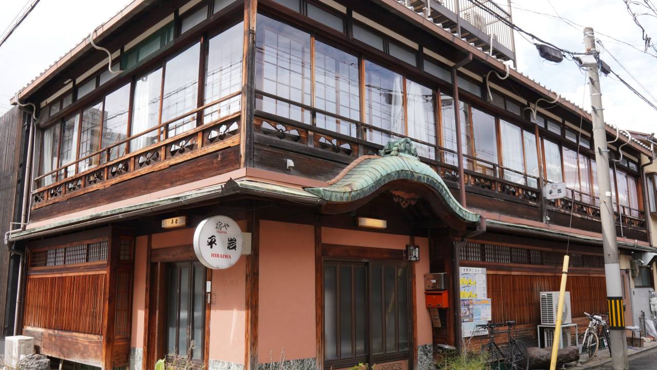 京都に残る旧色街「五条楽園」。ディープな遊郭・お茶屋の街からレトロで個性あふれる街へ【その3】