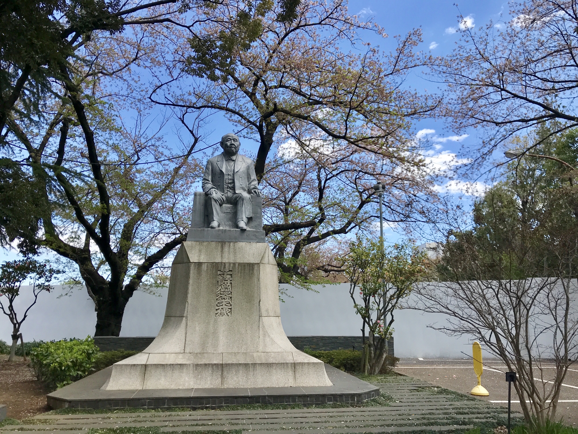 渋沢栄一の坐像