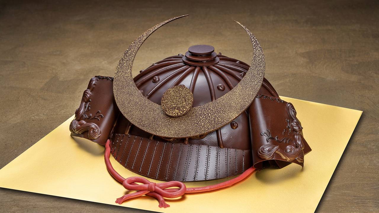 実はこれケーキ！岡山城城主・宇喜多秀家の兜がモチーフの特製ケーキ「KABUTO」が数量限定発売
