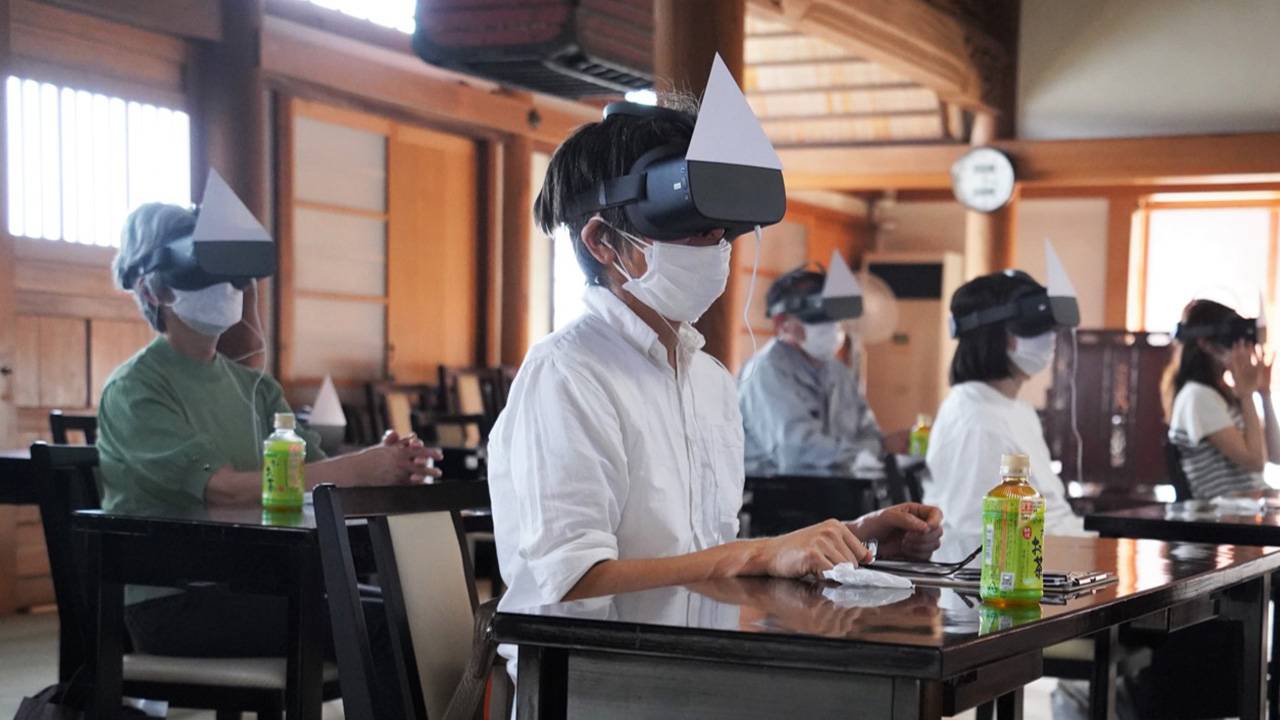 仏教×最新技術。VRを使って地獄の世界を体験できてしまう「地獄VR」ヘッドセットには白い三角のアレ