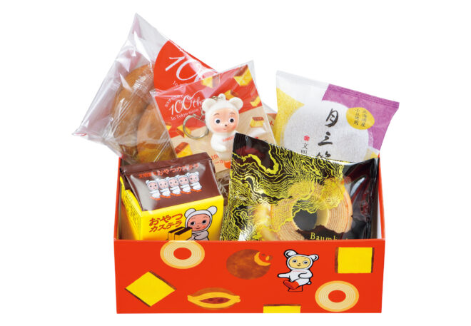 文明堂CMのあのクマ？ネコ？のキュートなキーホルダー付き「文明堂プレミアムBOX 2022」が発売