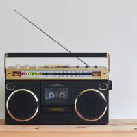 おもちゃ感が可愛いBluetooth搭載の本格派「ハローキティ」50周年