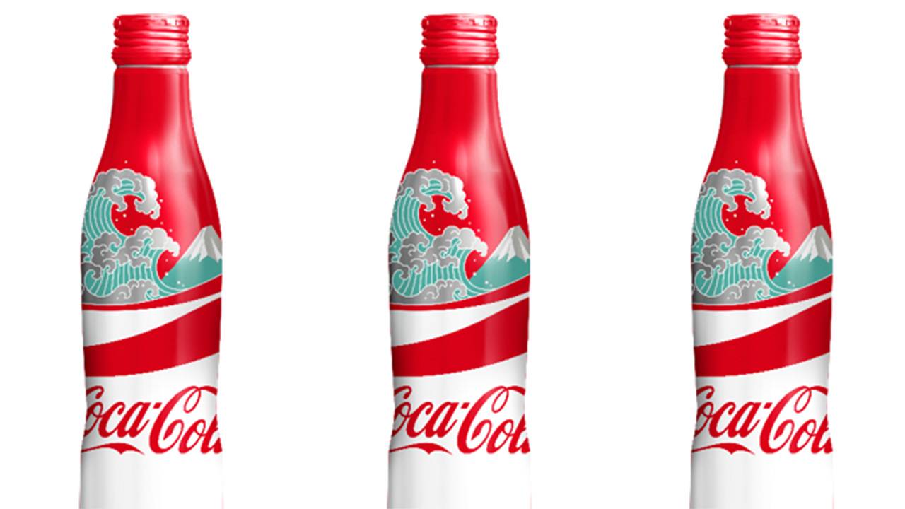 北斎先生を感じさせる富士山と大波！「コカ･コーラ」のスリムボトルに和柄デザインが登場