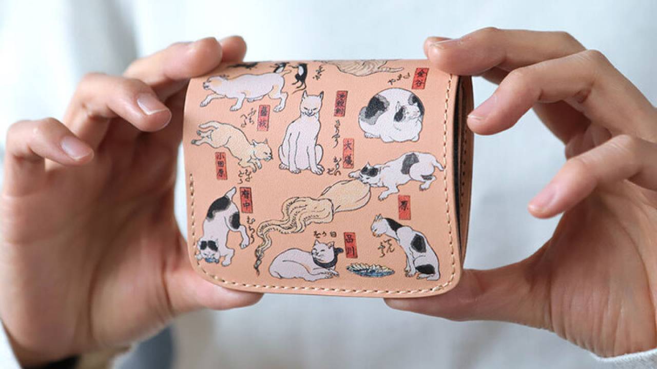 ニャンコ大好き浮世絵師・歌川国芳の名作を大胆にあしらったお財布が登場！栃木レザーのヌメ革を使用