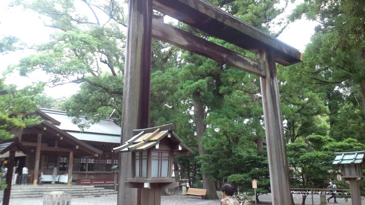 三重県伊勢市の猿田彦神社で行われる「おみた」桃山時代の衣装とユニークな掛け声が魅力
