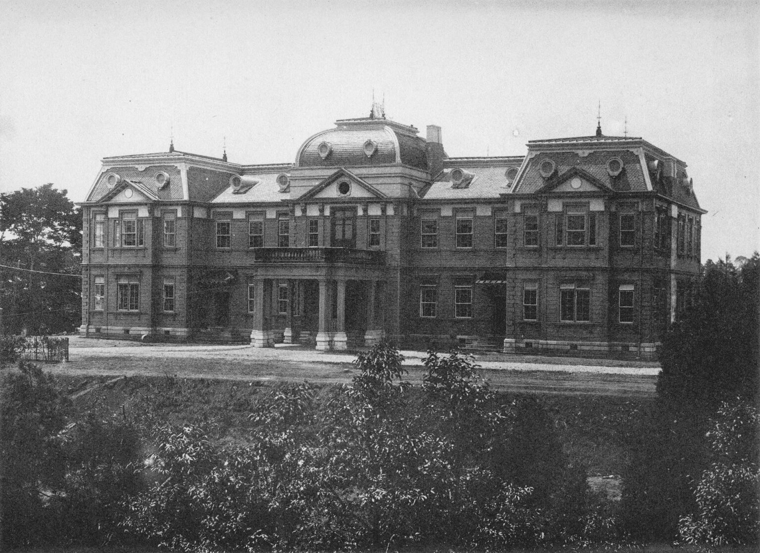 1920px-Main_building_of_the_Tokyo_University_of_Literature_and_Science ...