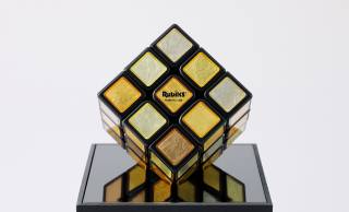 30万円の家宝級！石川県の伝統工芸「金沢箔」の金箔を纏ったルービックキューブが発売