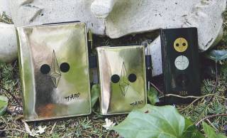 岡本太郎の代表作・太陽の塔をデザインした「ほぼ日手帳」が発売！未来・現在・過去…3つの顔を手帳に