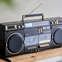 おもちゃ感が可愛いBluetooth搭載の本格派「ハローキティ」50周年