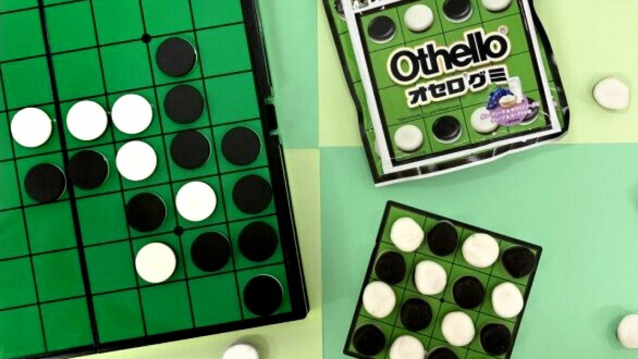 日本発祥のボードゲーム「オセロ」がグミになったよ！盤が付いてるから遊べちゃうぞ