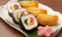 定番の寿司折「助六寿司」はどうしてそのような名前になったの？由来や東西での形の違いを紹介