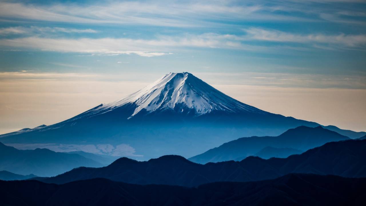 古くからさまざまな伝承が残る「富士山」の歴史。江戸時代には富士登山が一大ブームに
